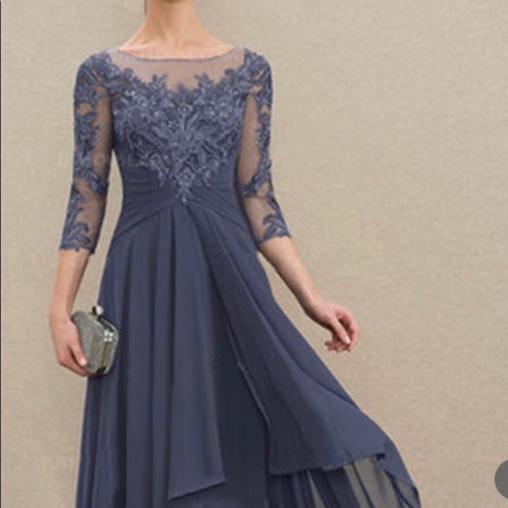 Pretty, Flowing Formal Dress (Blue)
